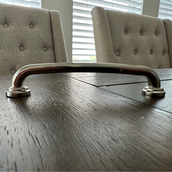 Cabinet pulls and knobs - Picture 6 of 6